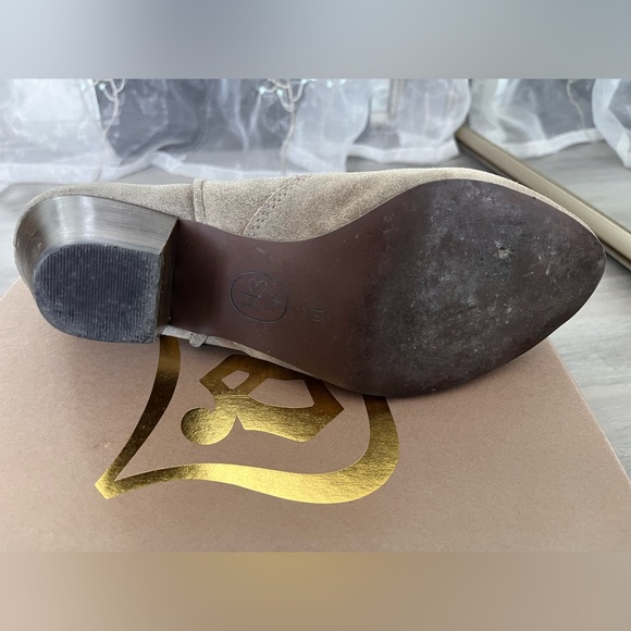 ASH beige suede heeled ankle boots - Picture 5 of 5